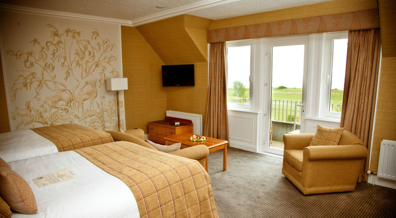 Old Manor Hotel Lundin Links Екстер'єр фото